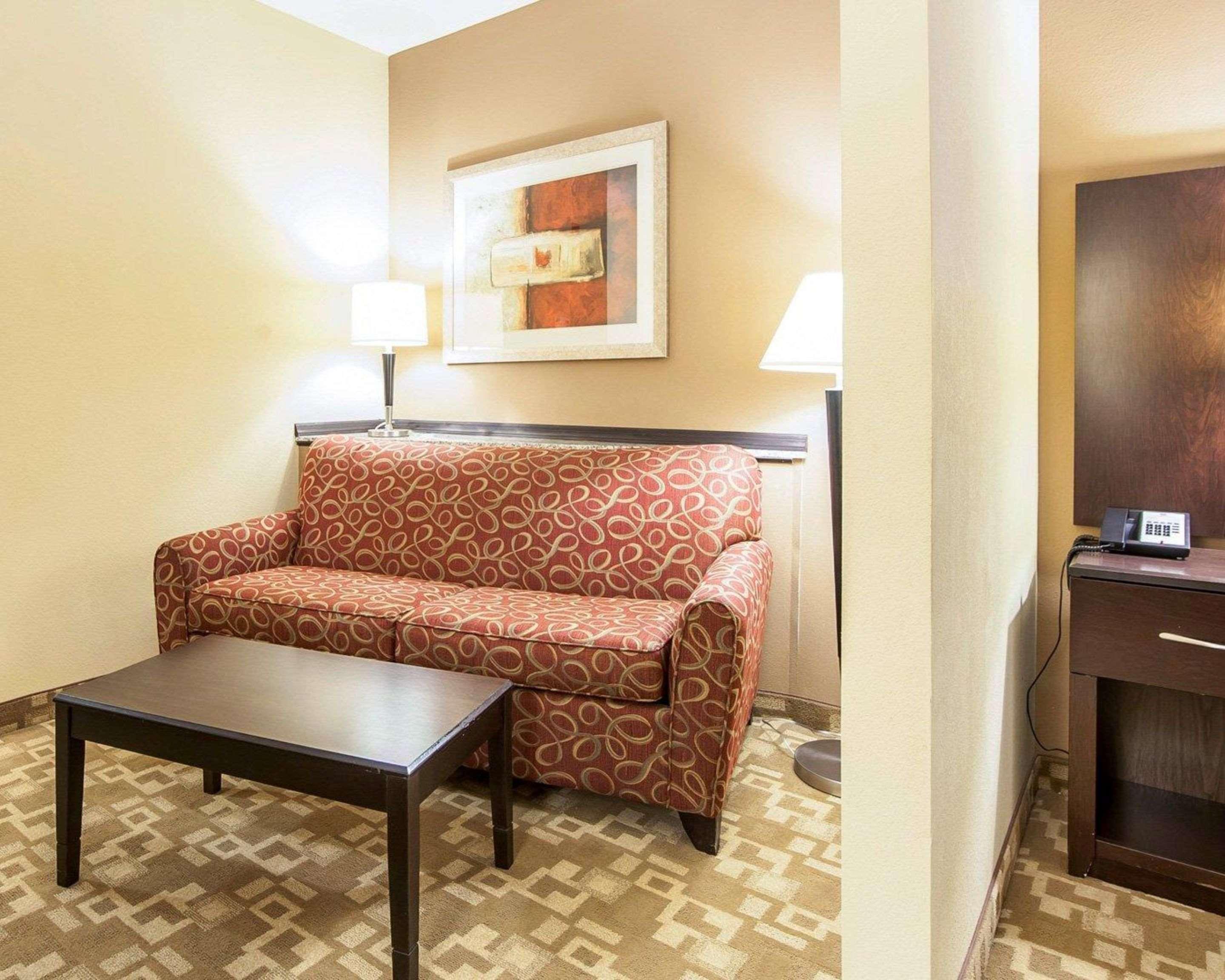 Comfort Suites Rome Bagian luar foto